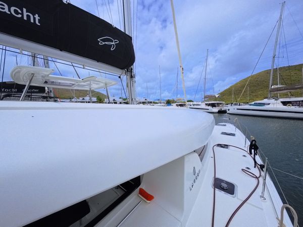 Lagoon 42 | Daffodil