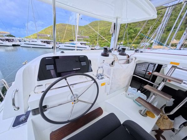 Lagoon 42 | Daffodil