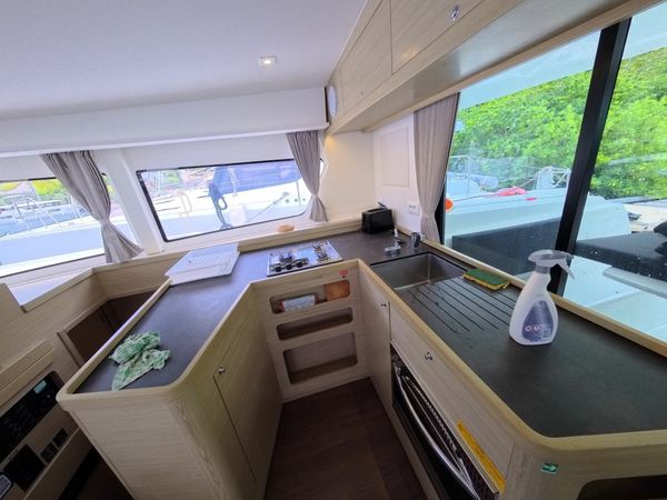 Lagoon 42 | Daffodil