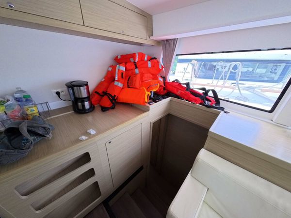 Lagoon 42 | Daffodil