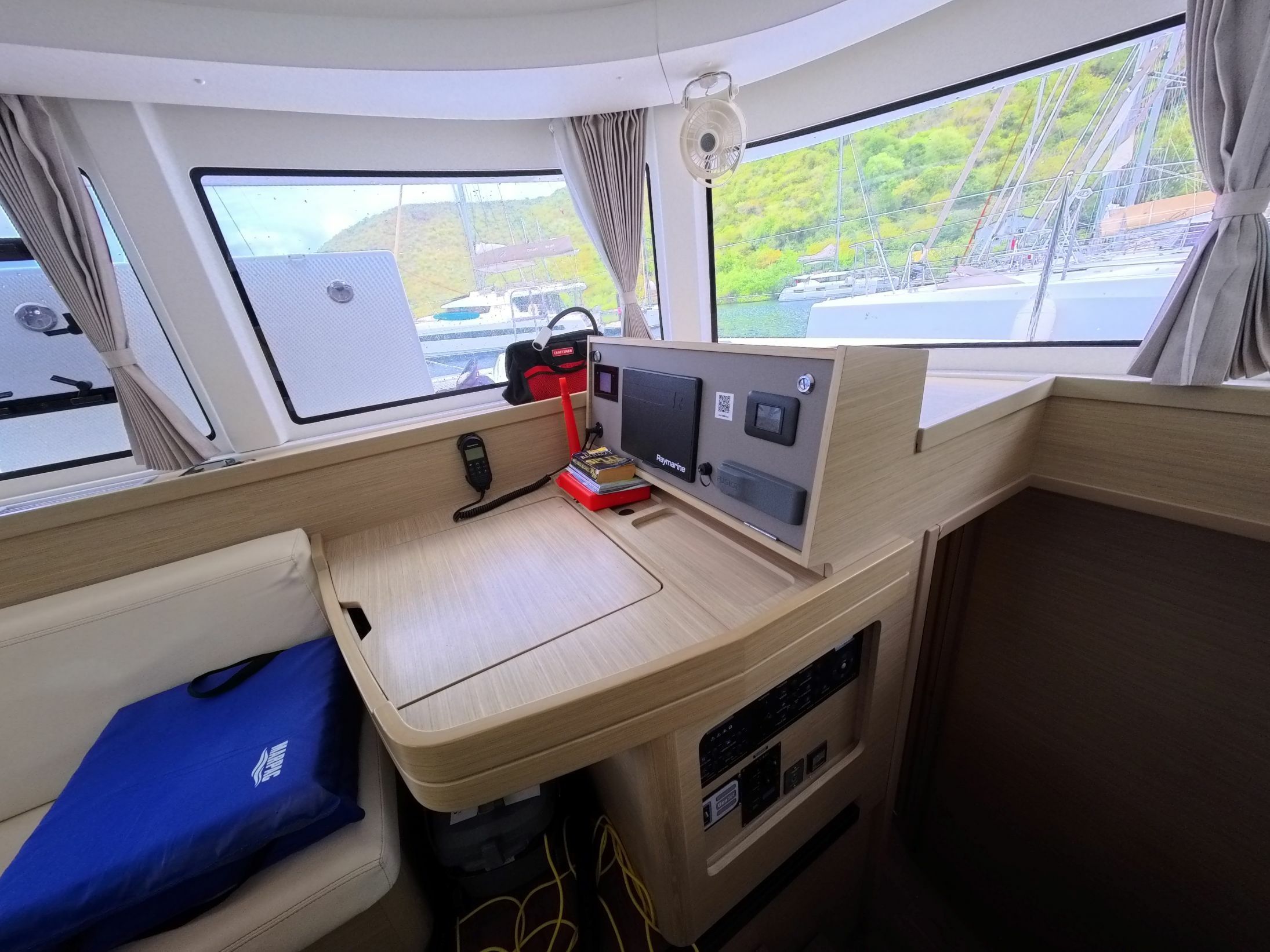 Lagoon 42 | Daffodil