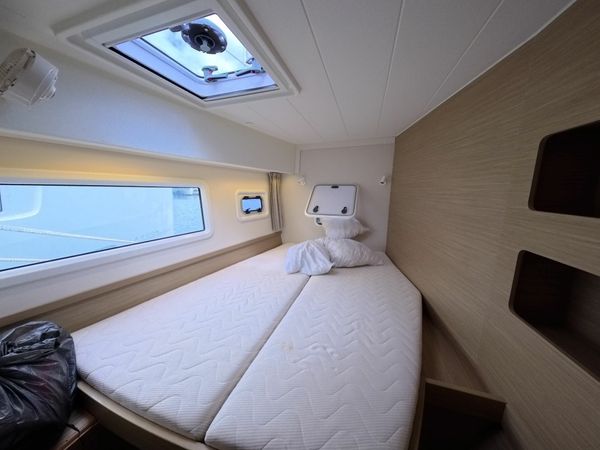 Lagoon 42 | Daffodil