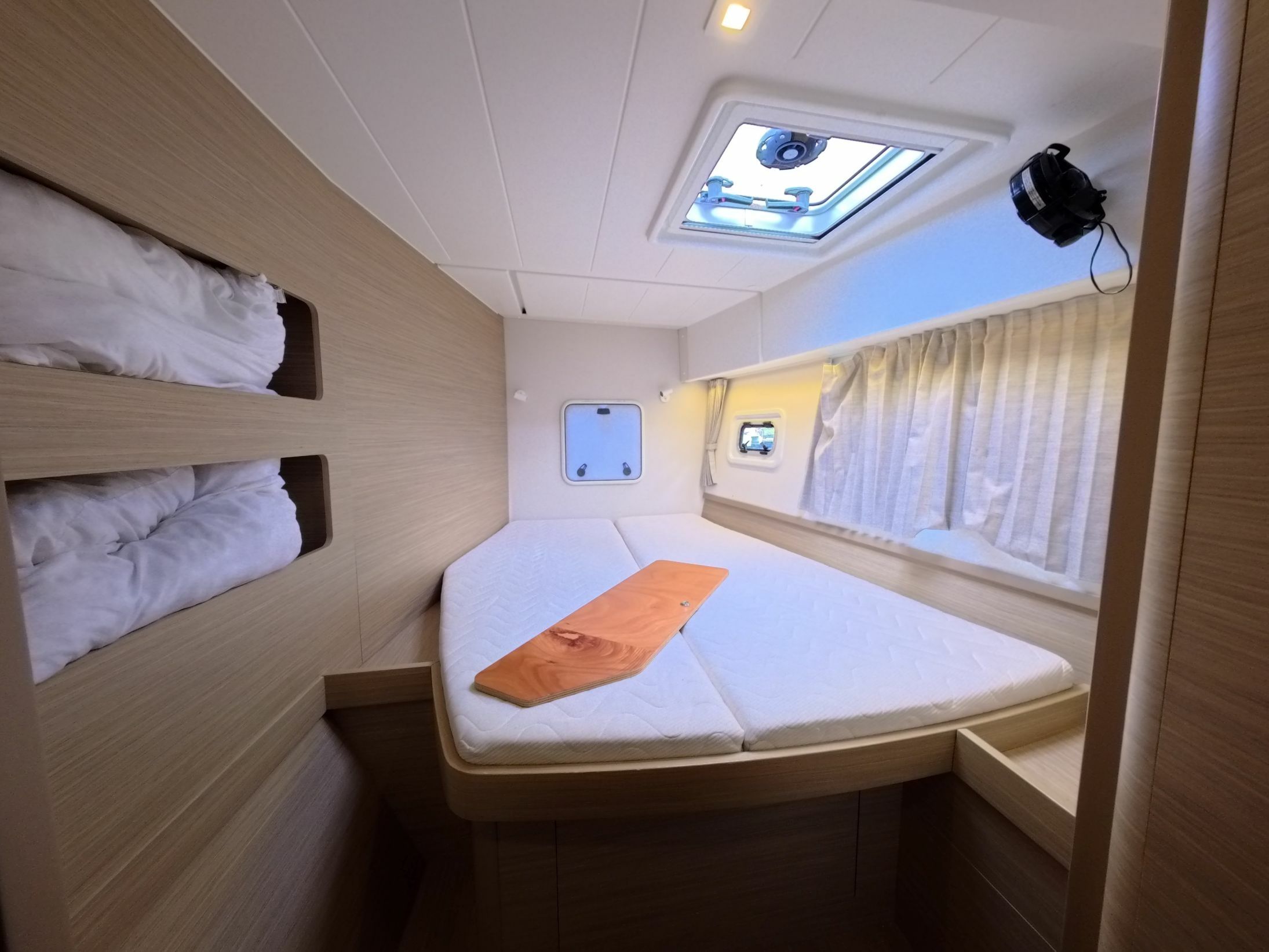 Lagoon 42 | Daffodil