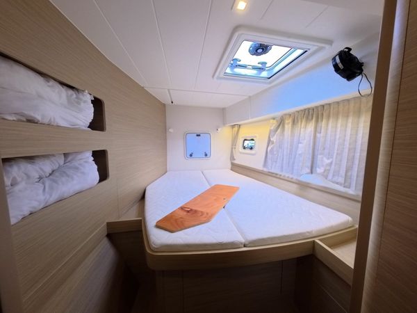 Lagoon 42 | Daffodil