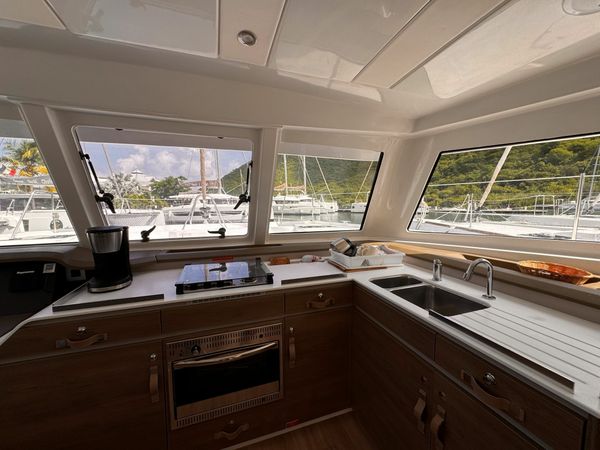 Bali Catspace | Glory Lily