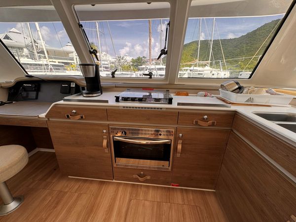 Bali Catspace | Glory Lily