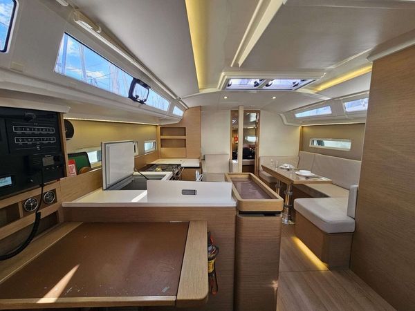 Jeanneau Sun Odyssey 410 | Shaman 2
