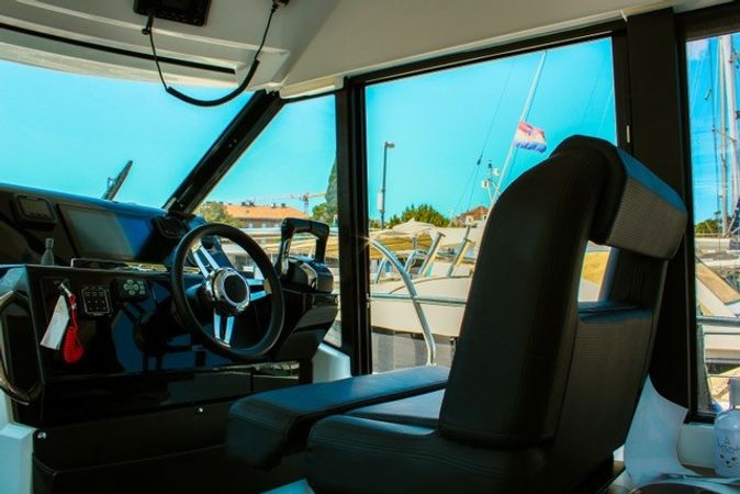 Jeanneau Merry Fisher 1295 Fly | Nika