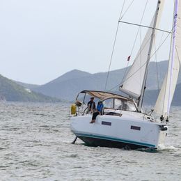 Jeanneau Sun Odyssey 380 | Soca Sleigh