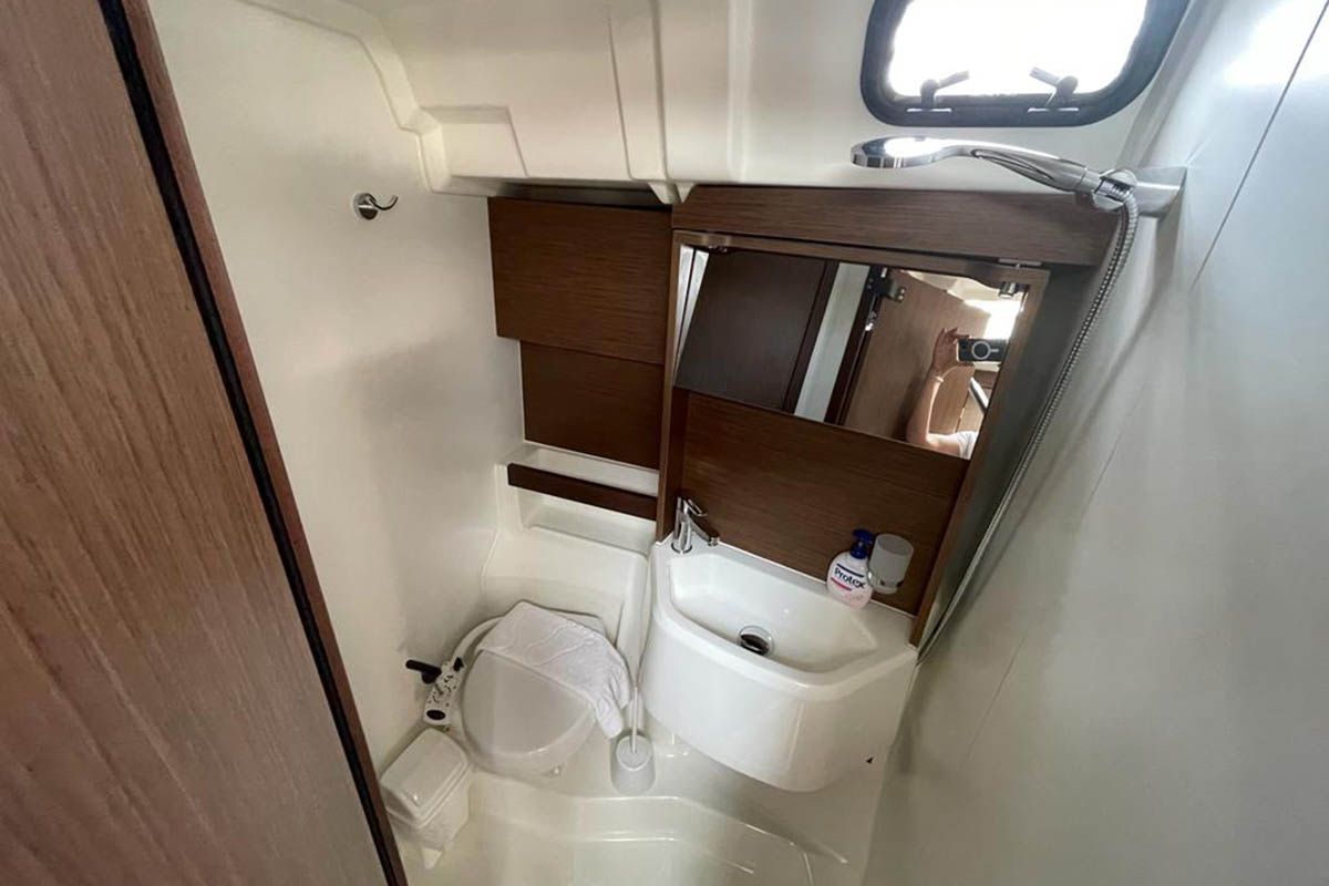 Beneteau Oceanis 51.1 | East
