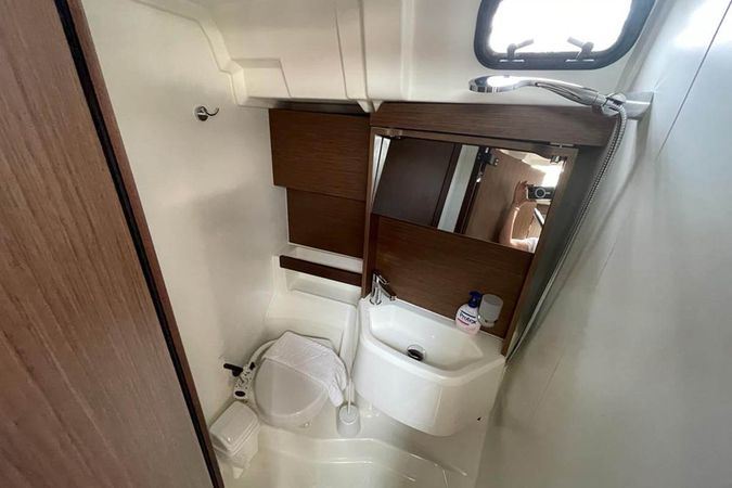 Beneteau Oceanis 51.1 | East