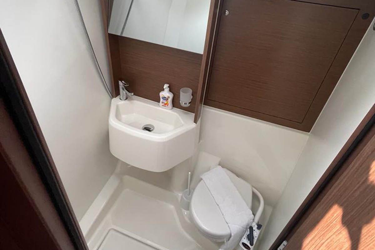 Beneteau Oceanis 51.1 | East