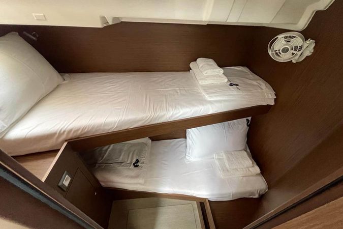 Beneteau Oceanis 51.1 | East