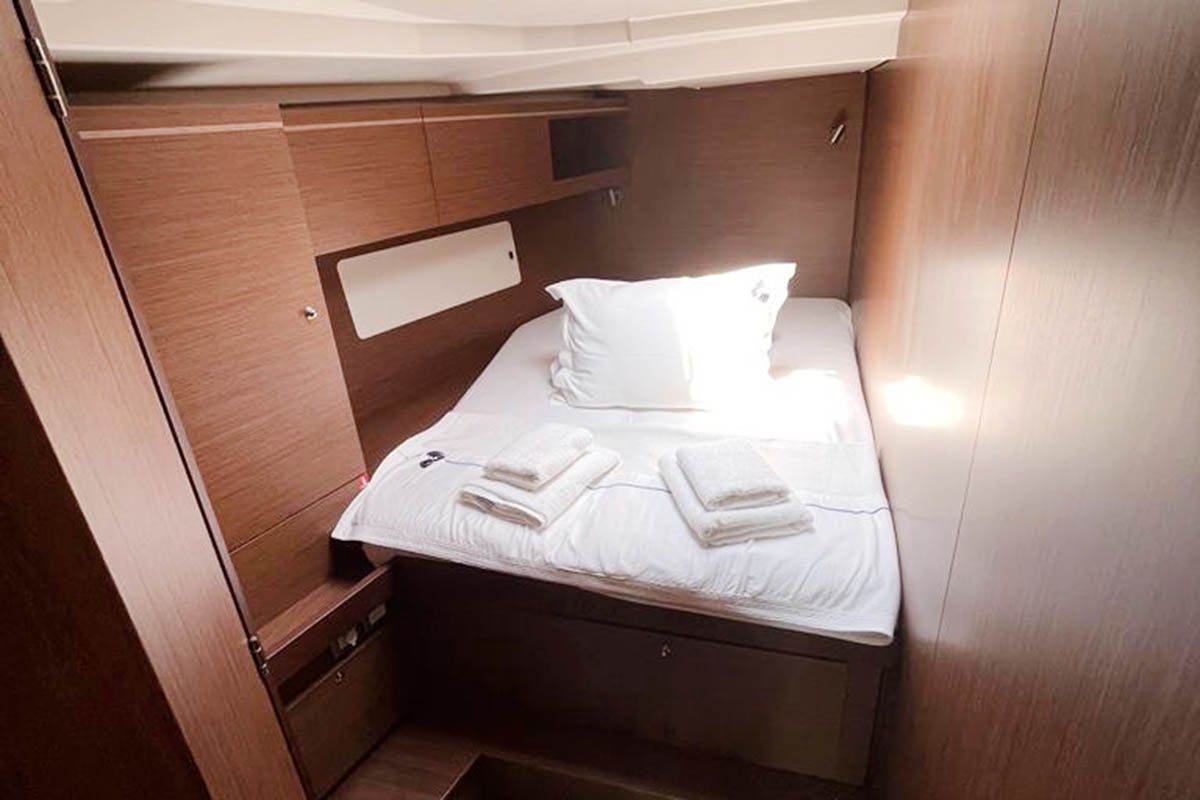 Beneteau Oceanis 51.1 | East