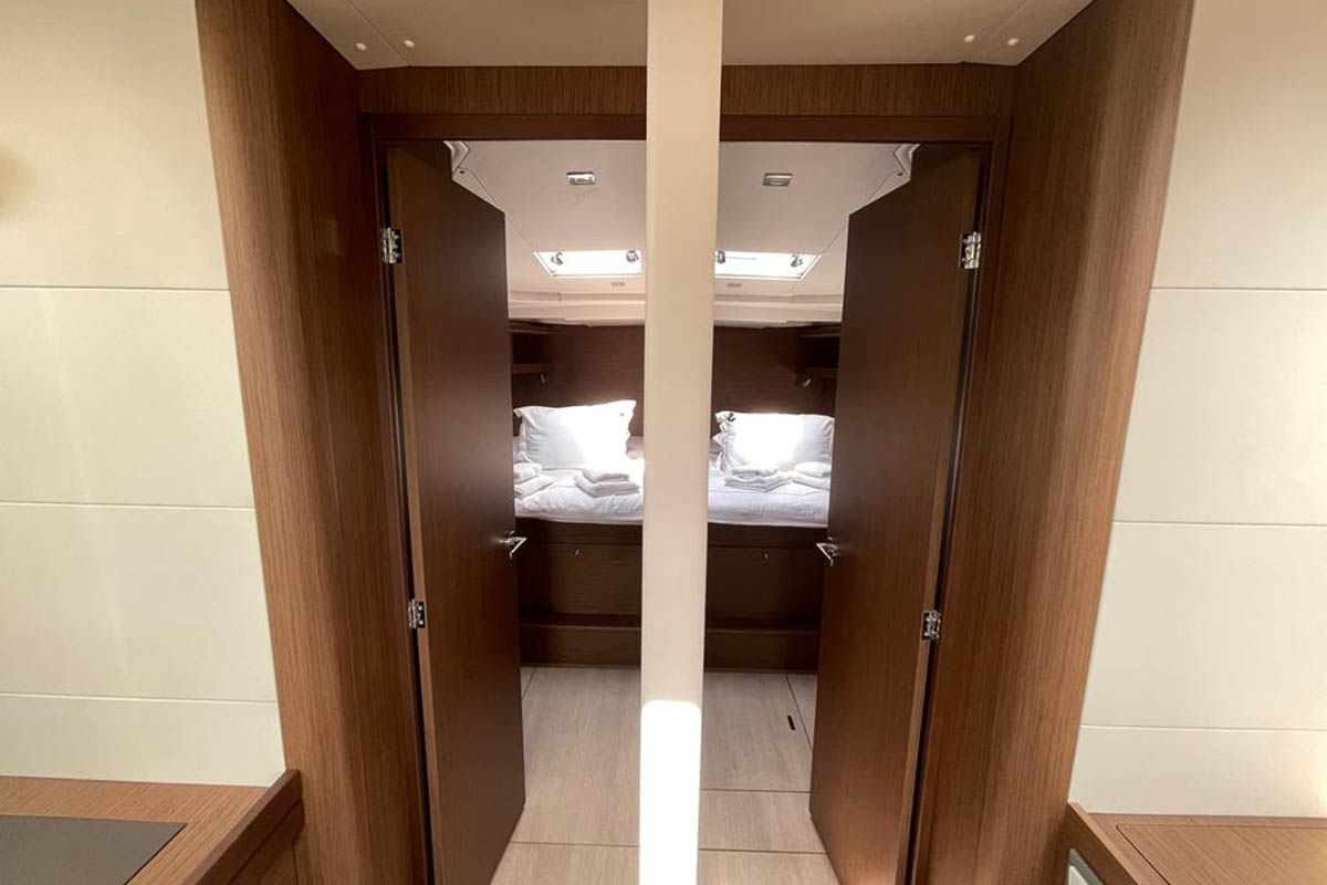 Beneteau Oceanis 51.1 | East