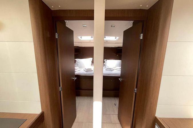 Beneteau Oceanis 51.1 | East