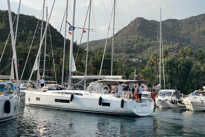 Beneteau Oceanis 51.1 | East