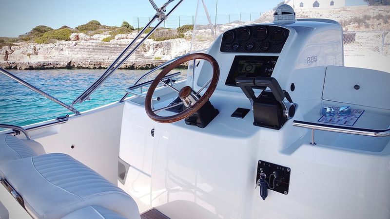 White Shark 285 | Saga 3