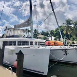 Lagoon 450 | Flash of green