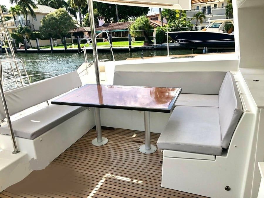 Lagoon 450 | Flash of green