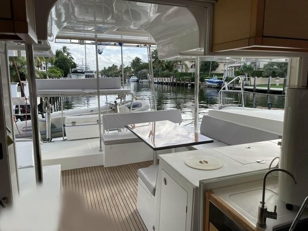 Lagoon 450 | Flash of green