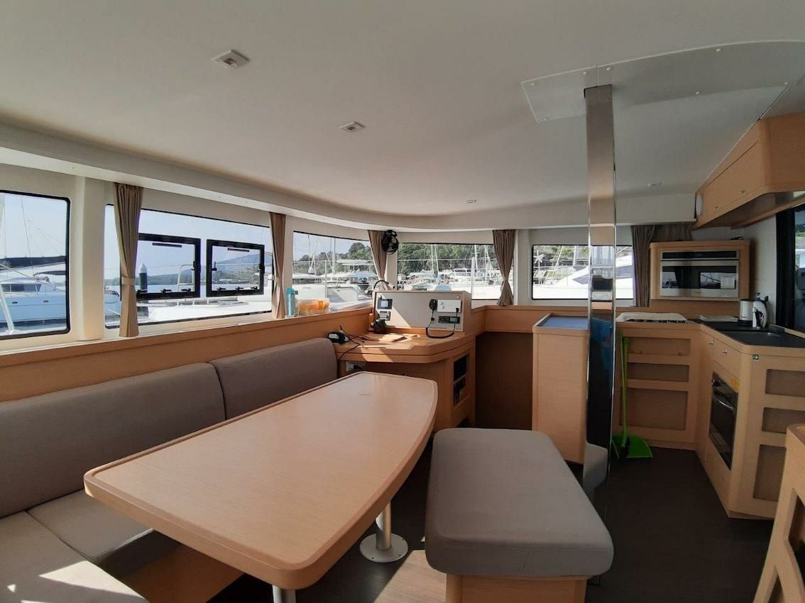 Fountaine Pajot Elba 45 | Shavasan