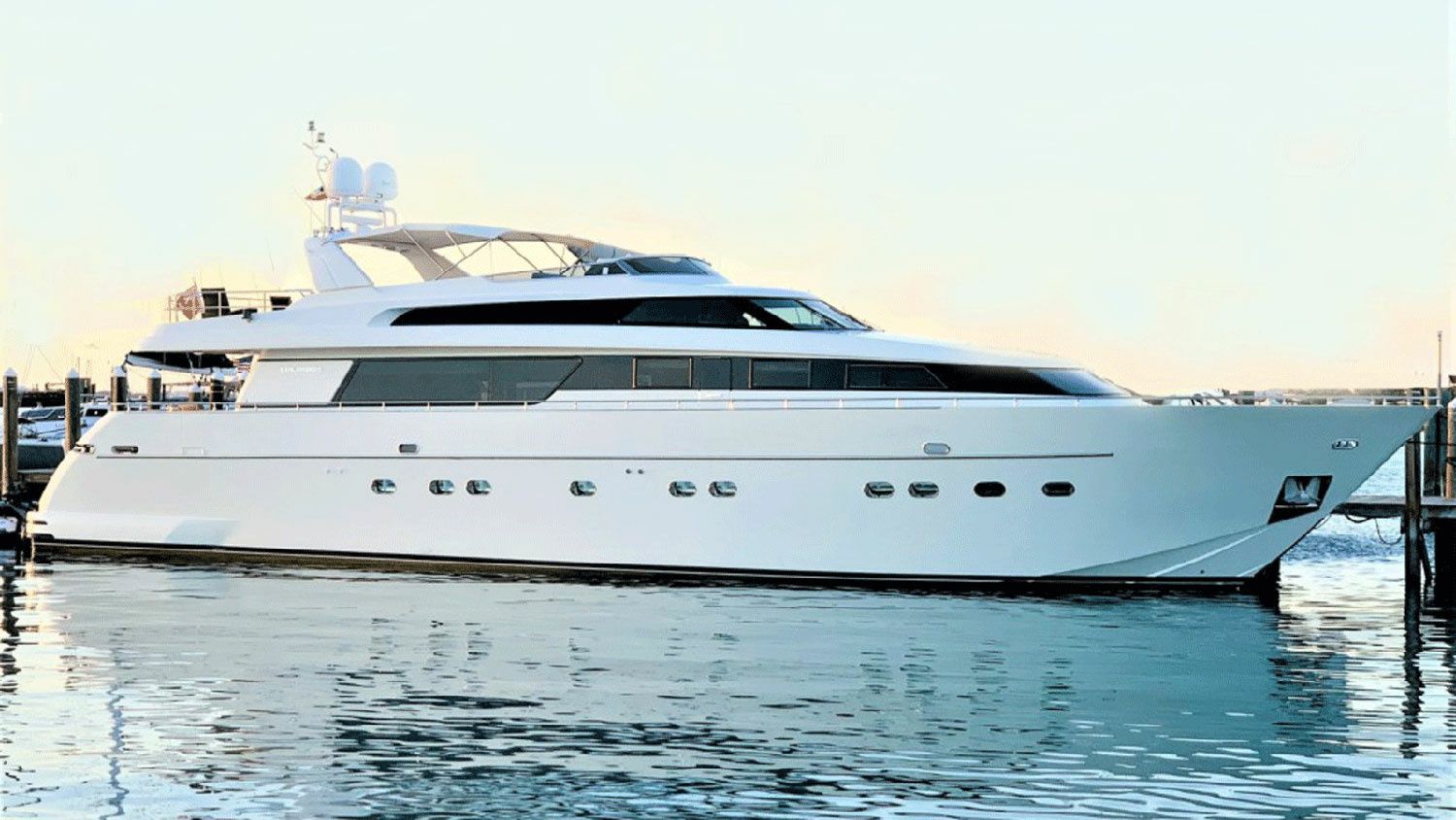 Ferretti Custom Line 100 | Infinitas