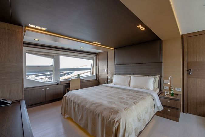 Ferretti Custom Line 100 | Infinitas