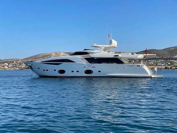 Ferretti Custom Line 100 | Infinitas