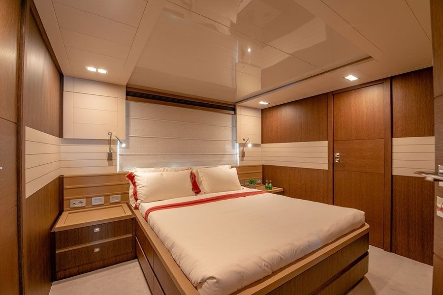 Ferretti Custom Line 100 | Infinitas