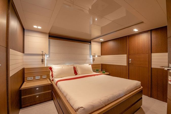 Ferretti Custom Line 100 | Infinitas