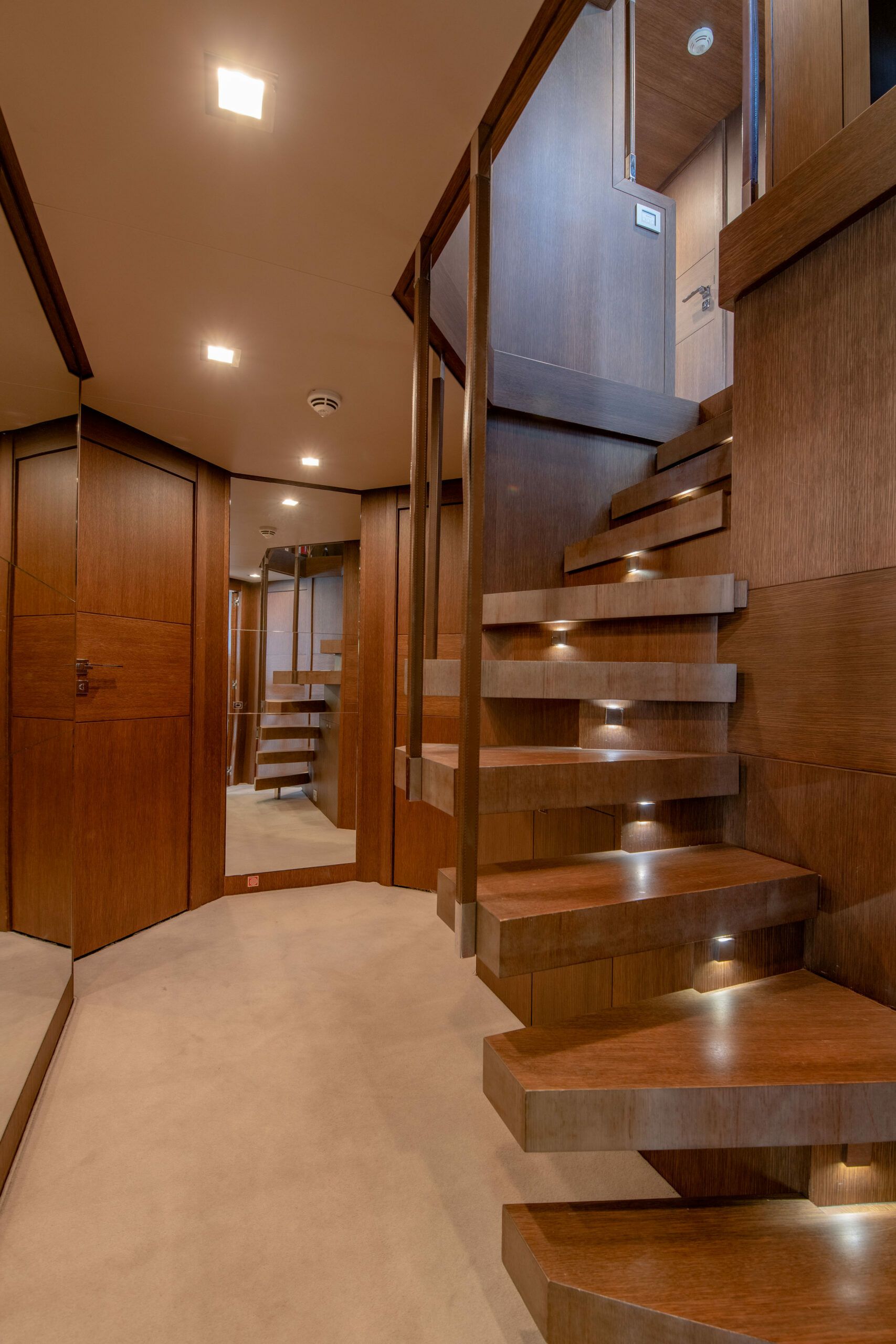 Ferretti Custom Line 100 | Infinitas