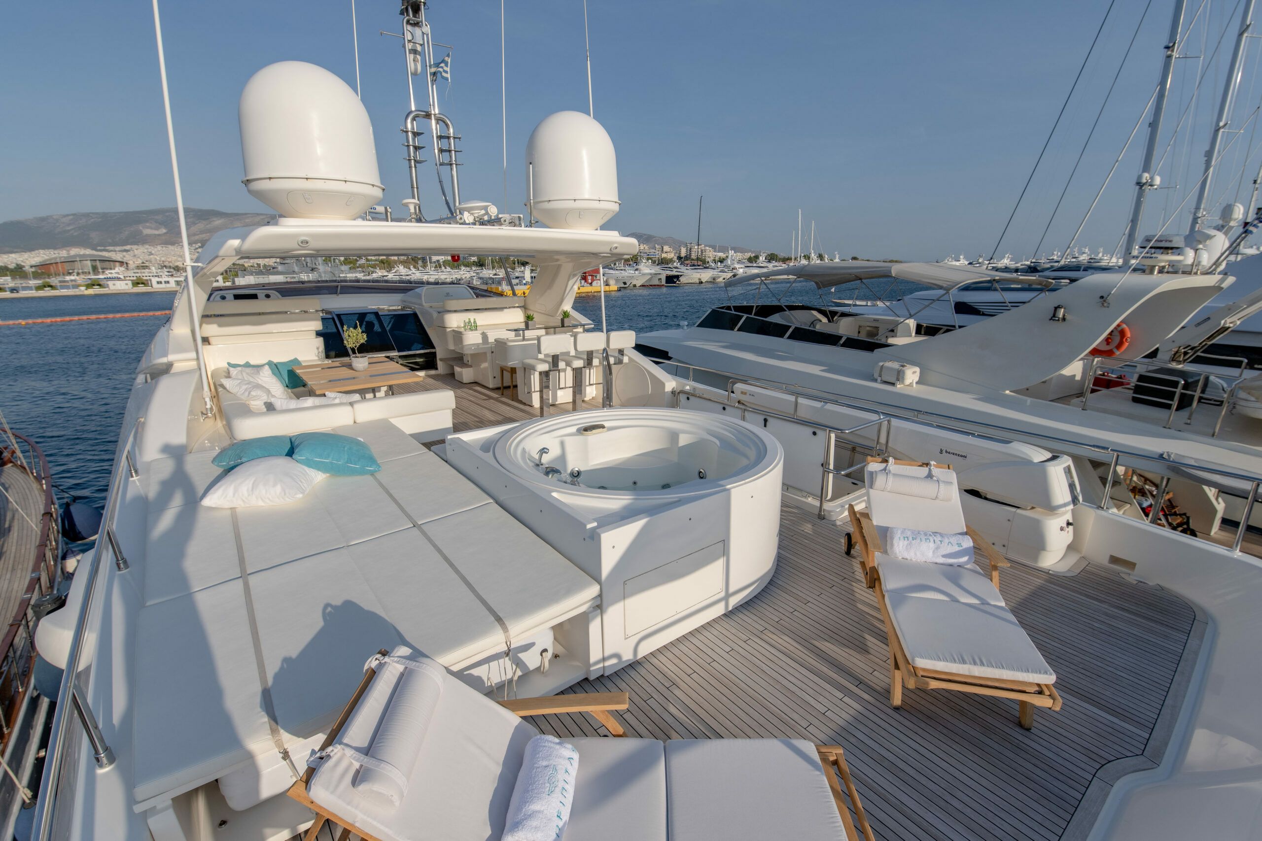 Ferretti Custom Line 100 | Infinitas