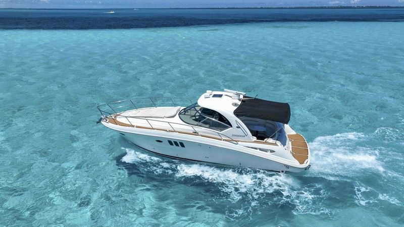 Sea Ray 370 | White