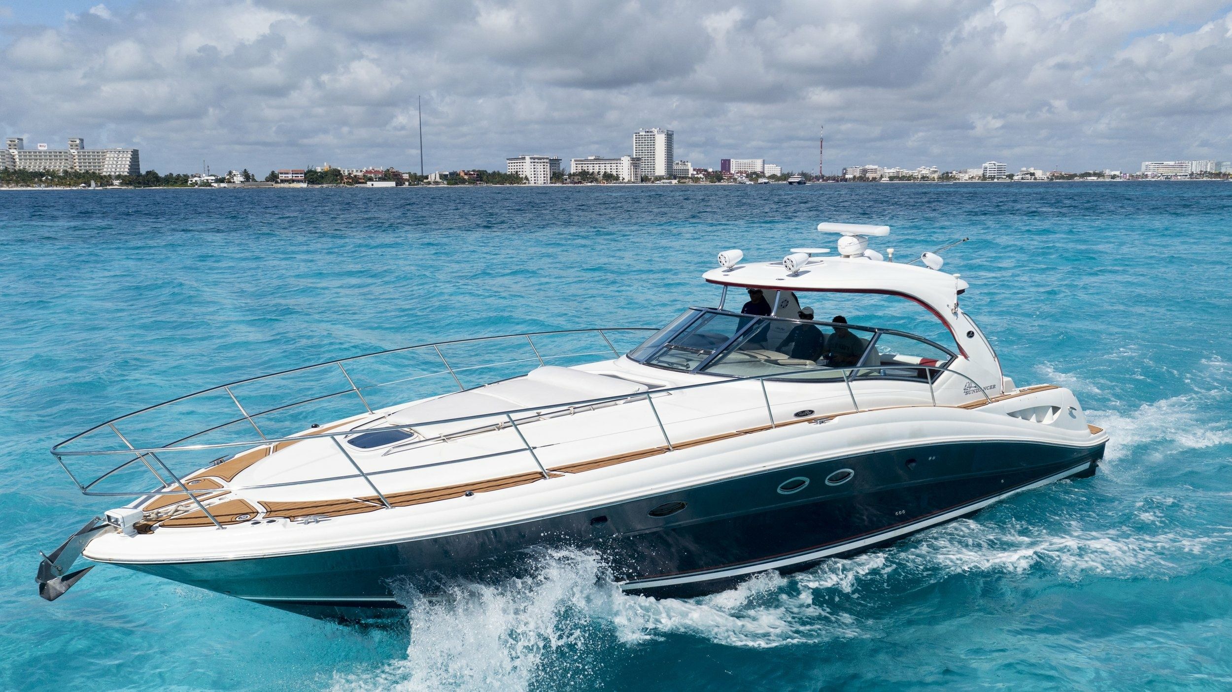 Sea Ray 420 Sundancer | Humble