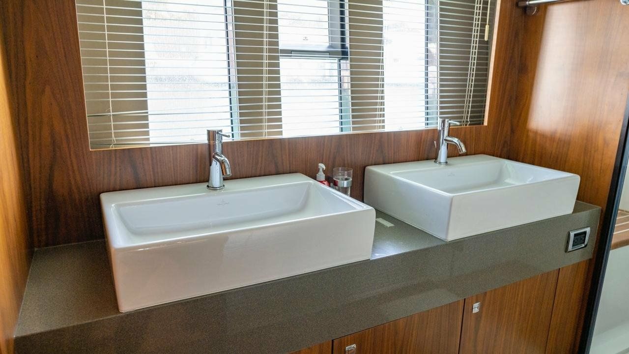 Fairline 70 | Addicted