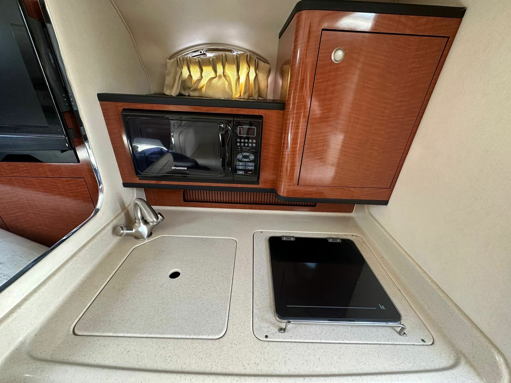 Sea Ray 315 Sundancer | GIO yacht