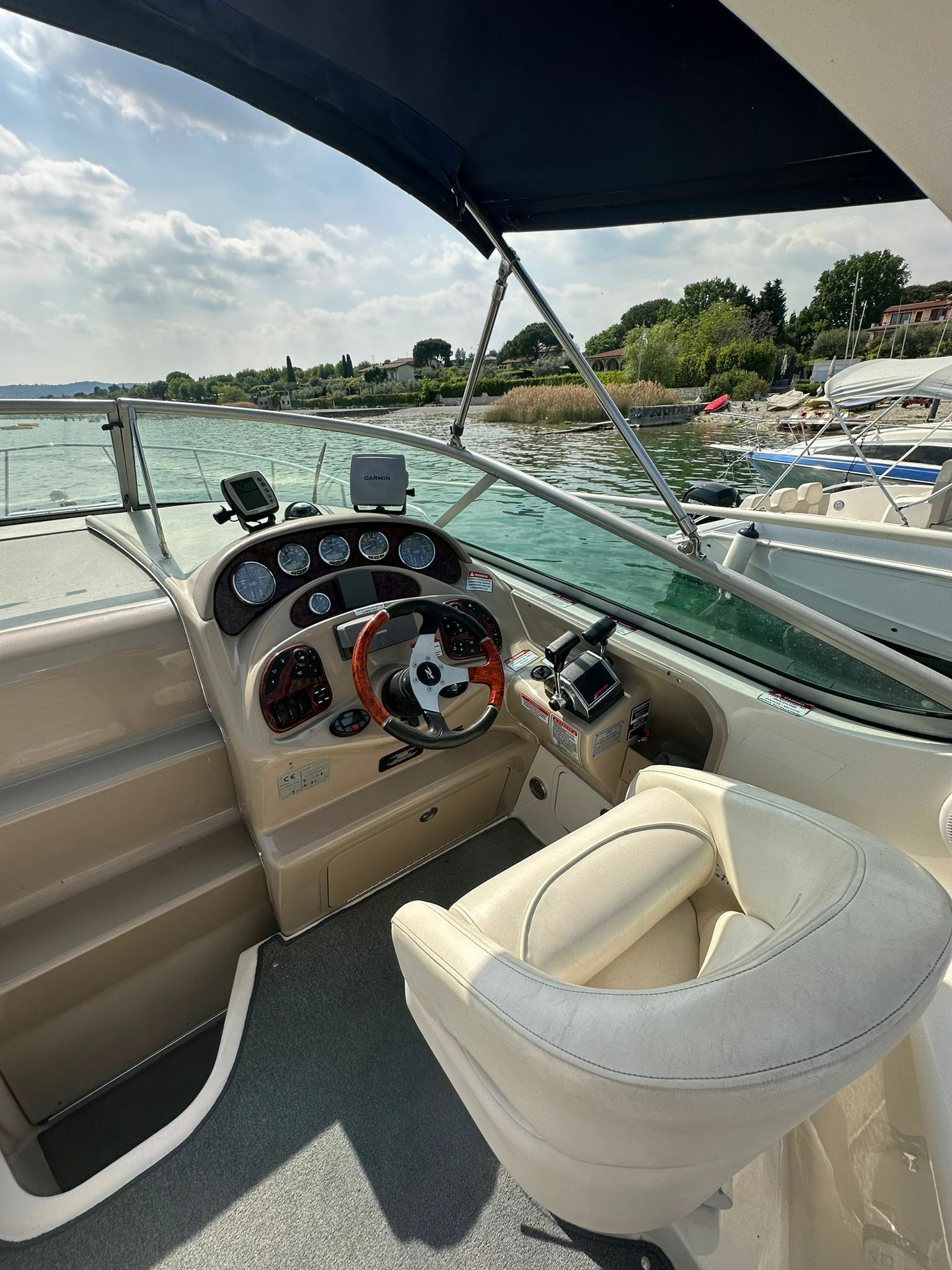 Sea Ray 315 Sundancer | GIO yacht