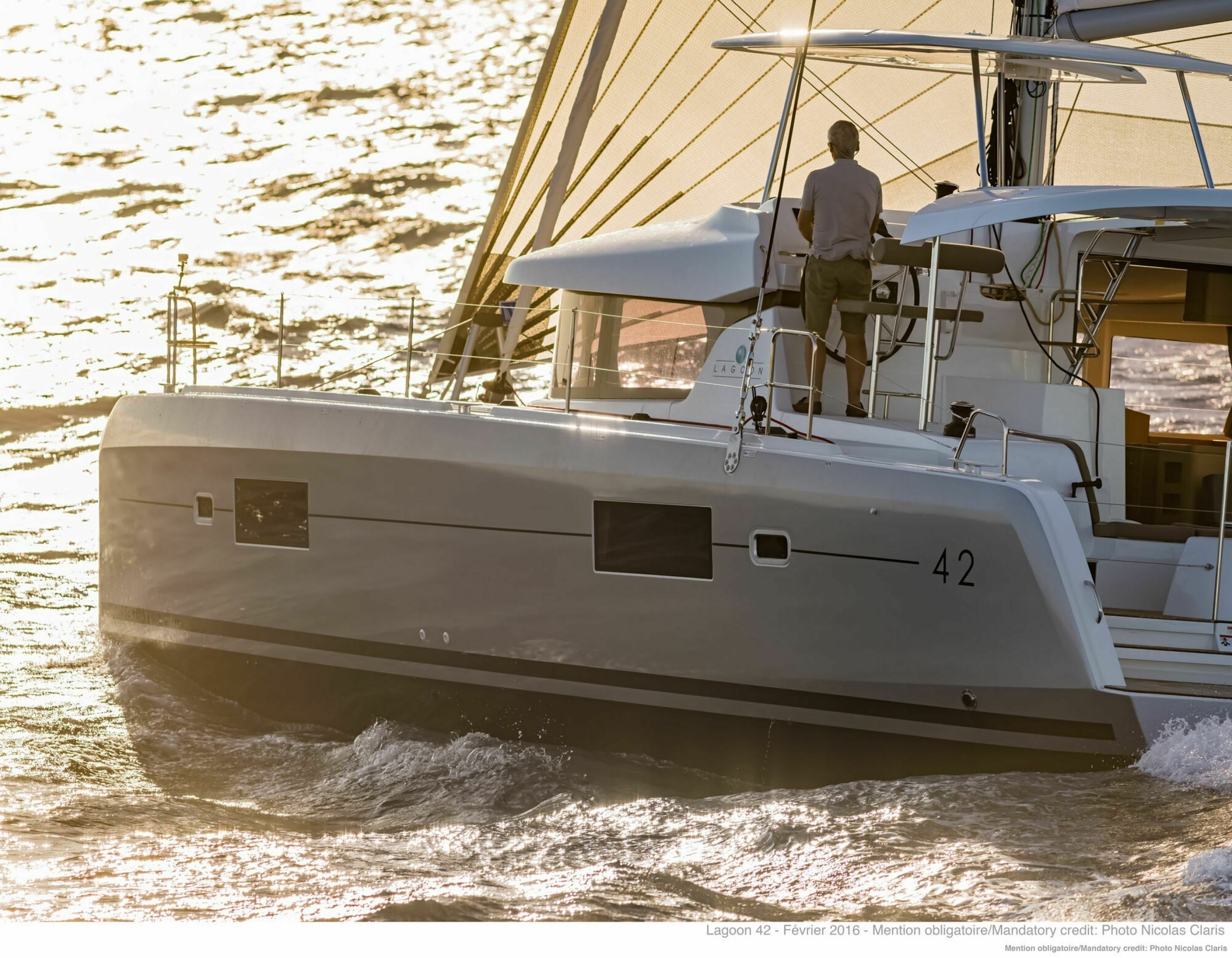 Lagoon 42 | Periwinkle