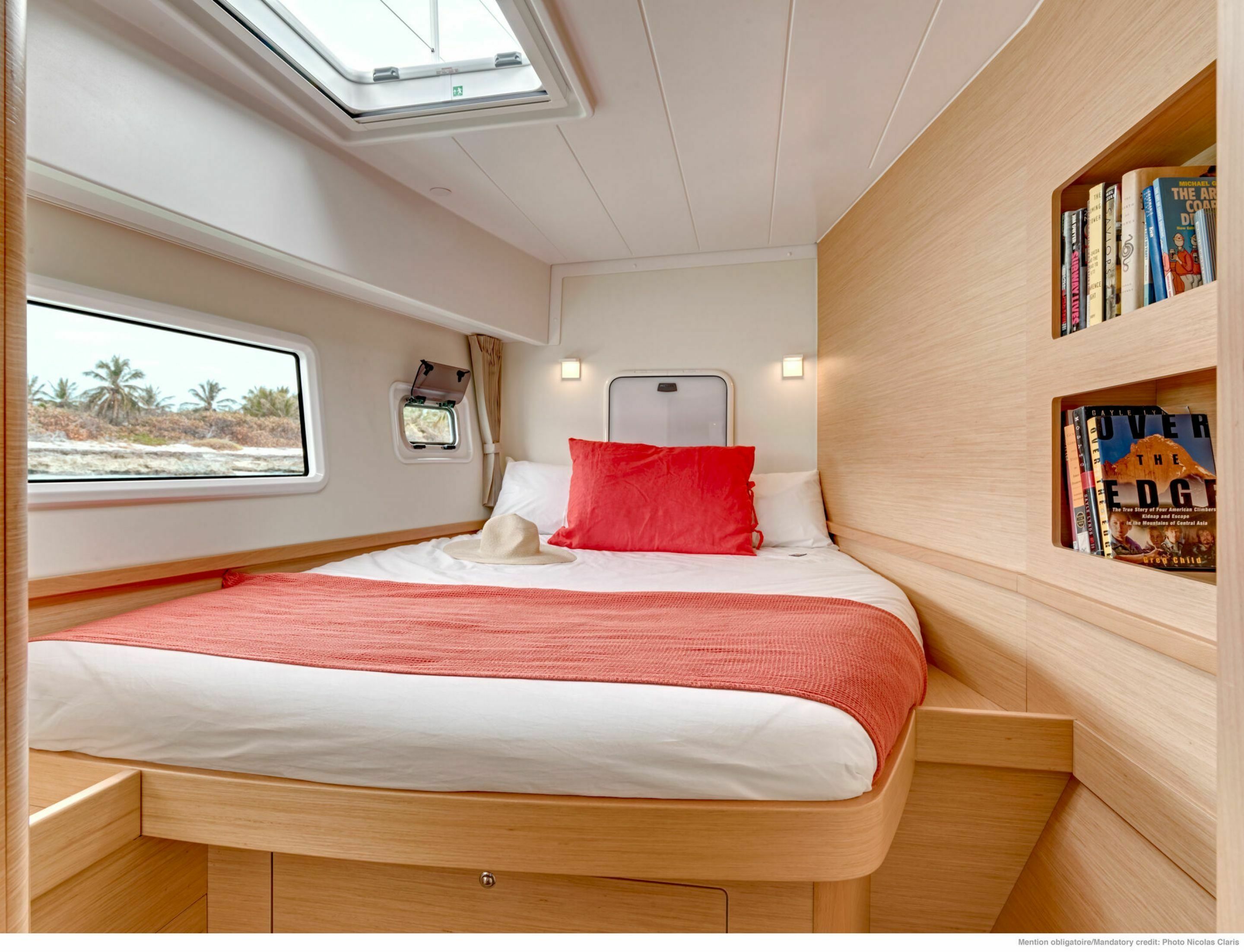 Lagoon 42 | Periwinkle