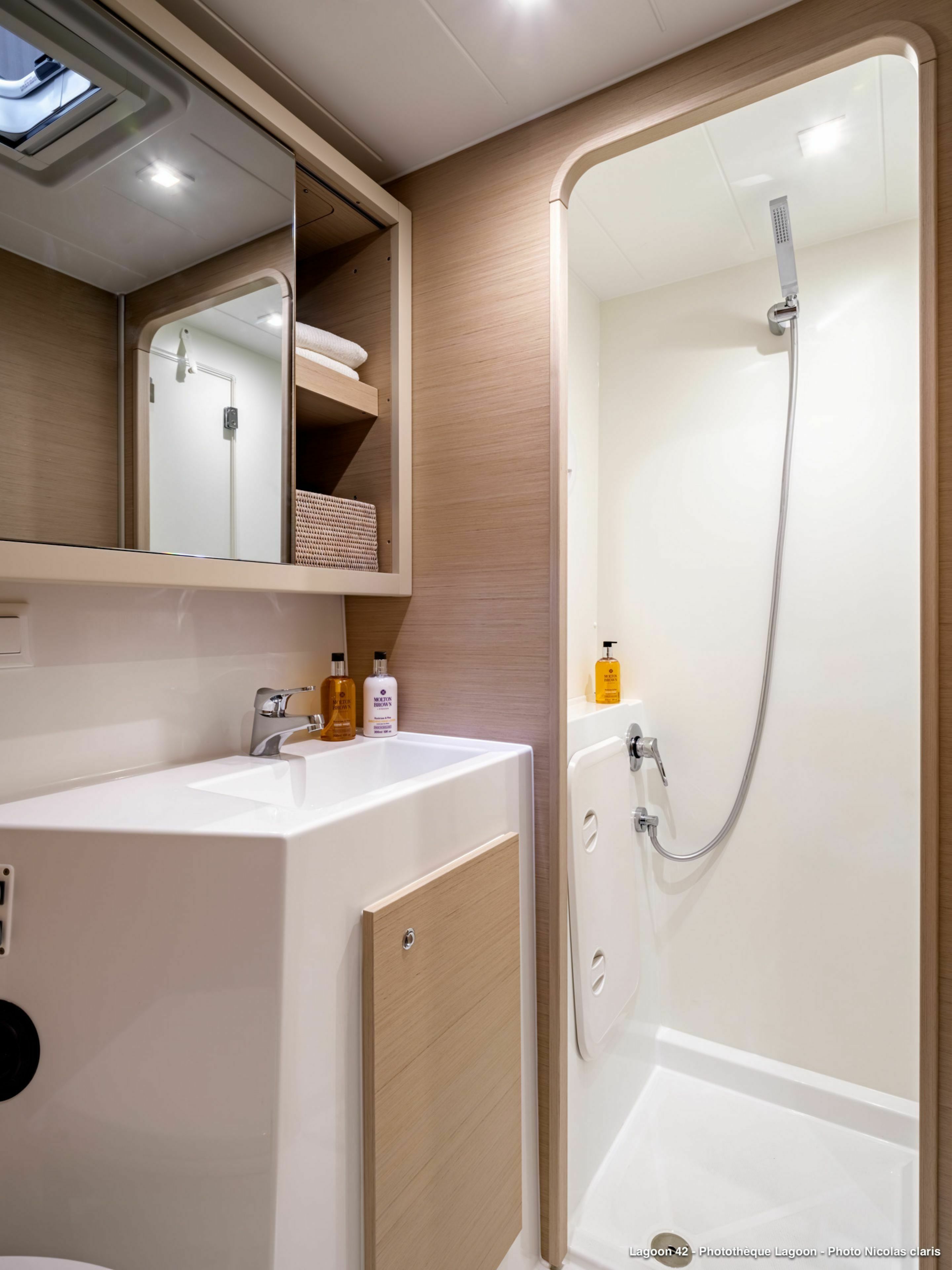 Lagoon 42 | Periwinkle