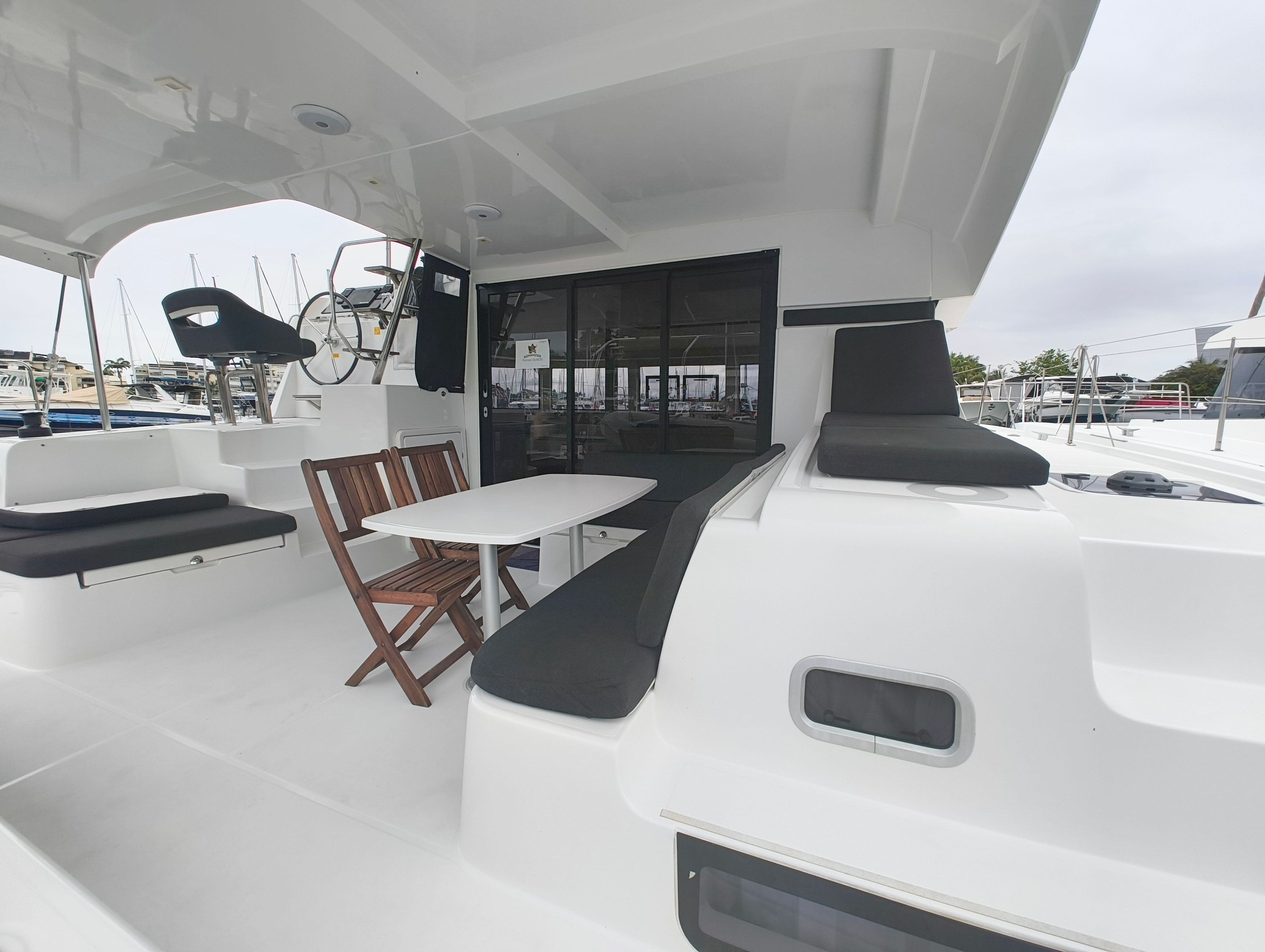 Lagoon 42 | Periwinkle