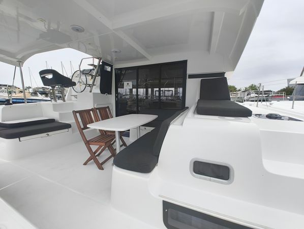 Lagoon 42 | Periwinkle