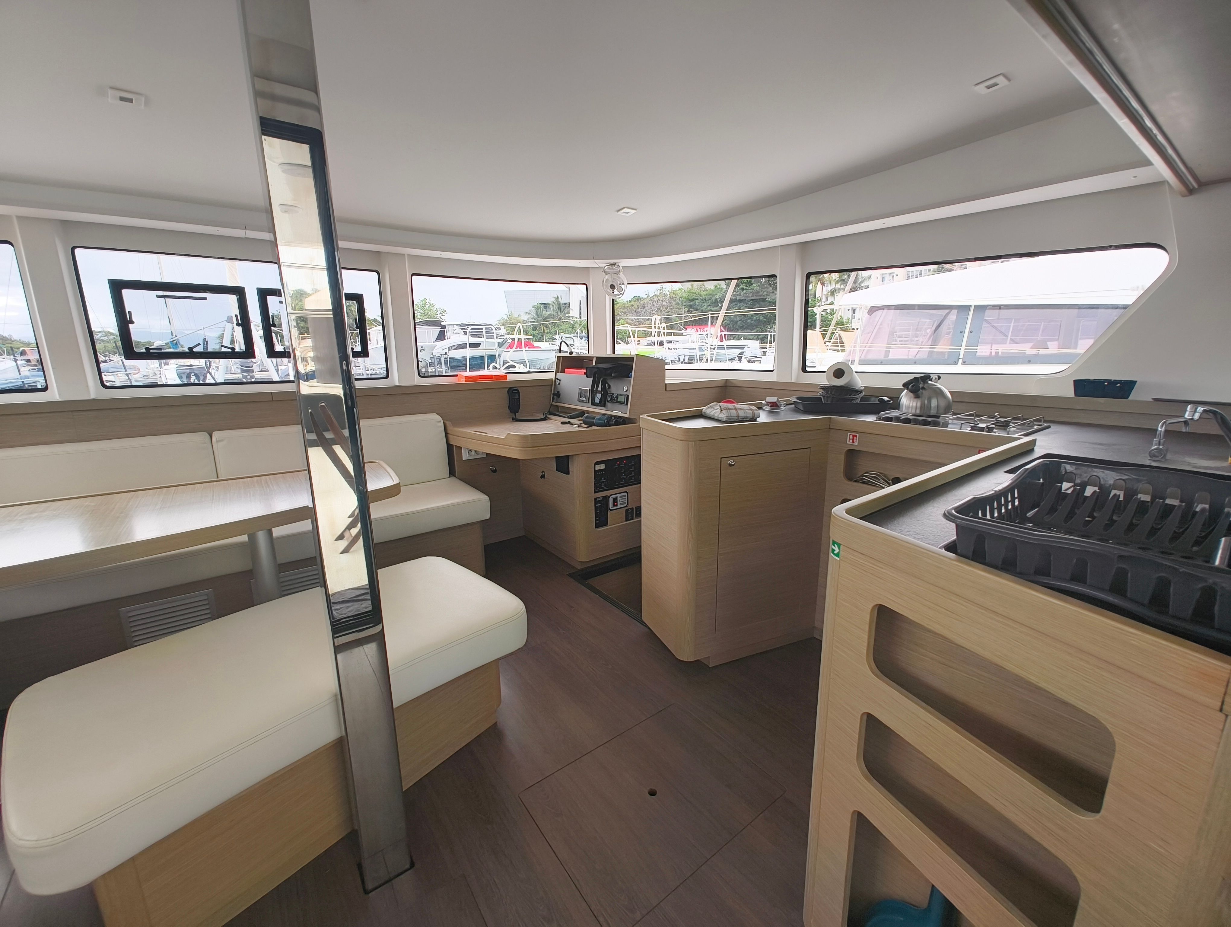Lagoon 42 | Periwinkle