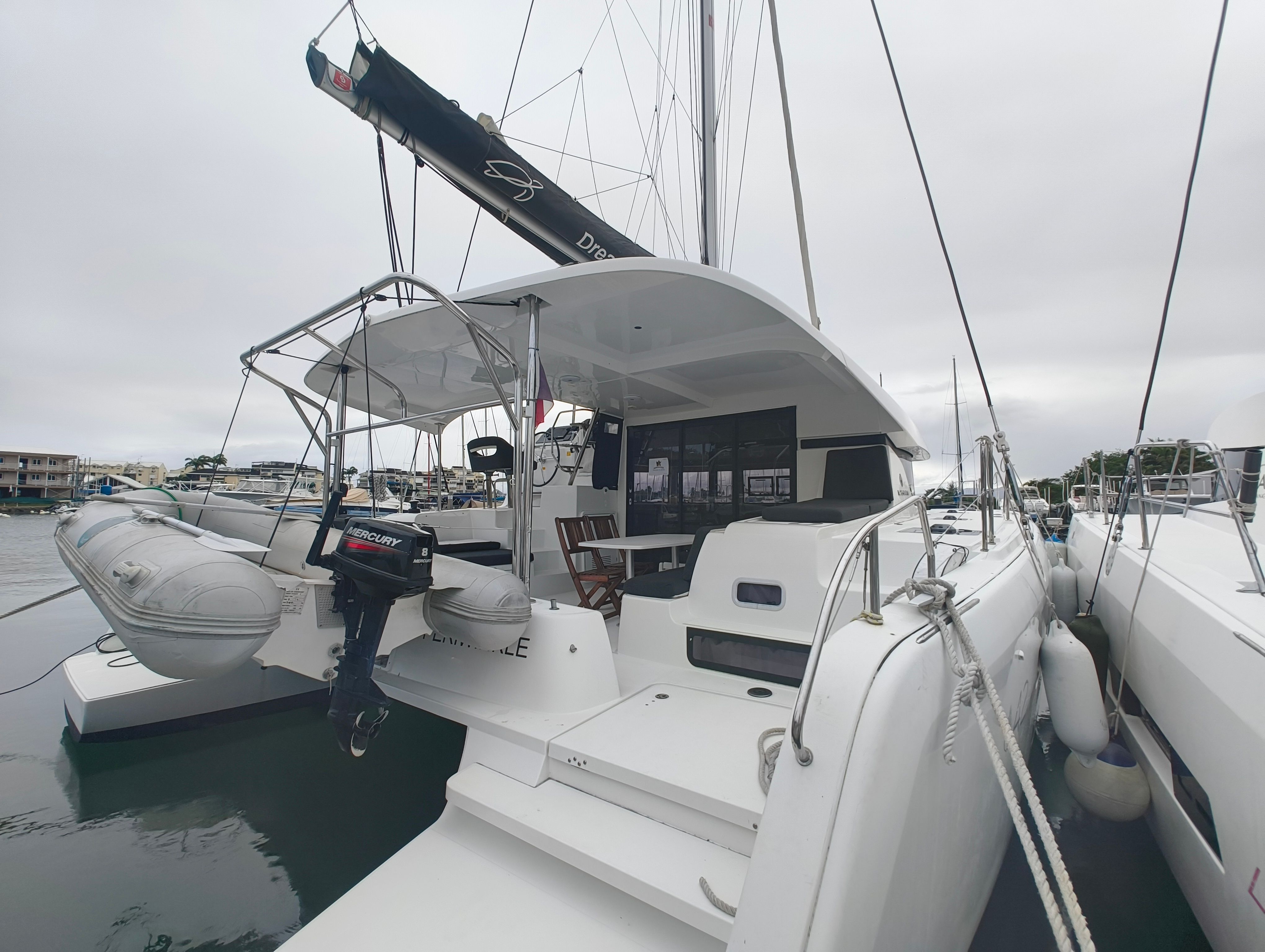 Lagoon 42 | Periwinkle