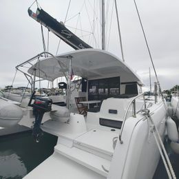 Lagoon 42 | Periwinkle