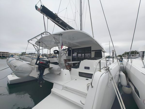 Lagoon 42 | Periwinkle