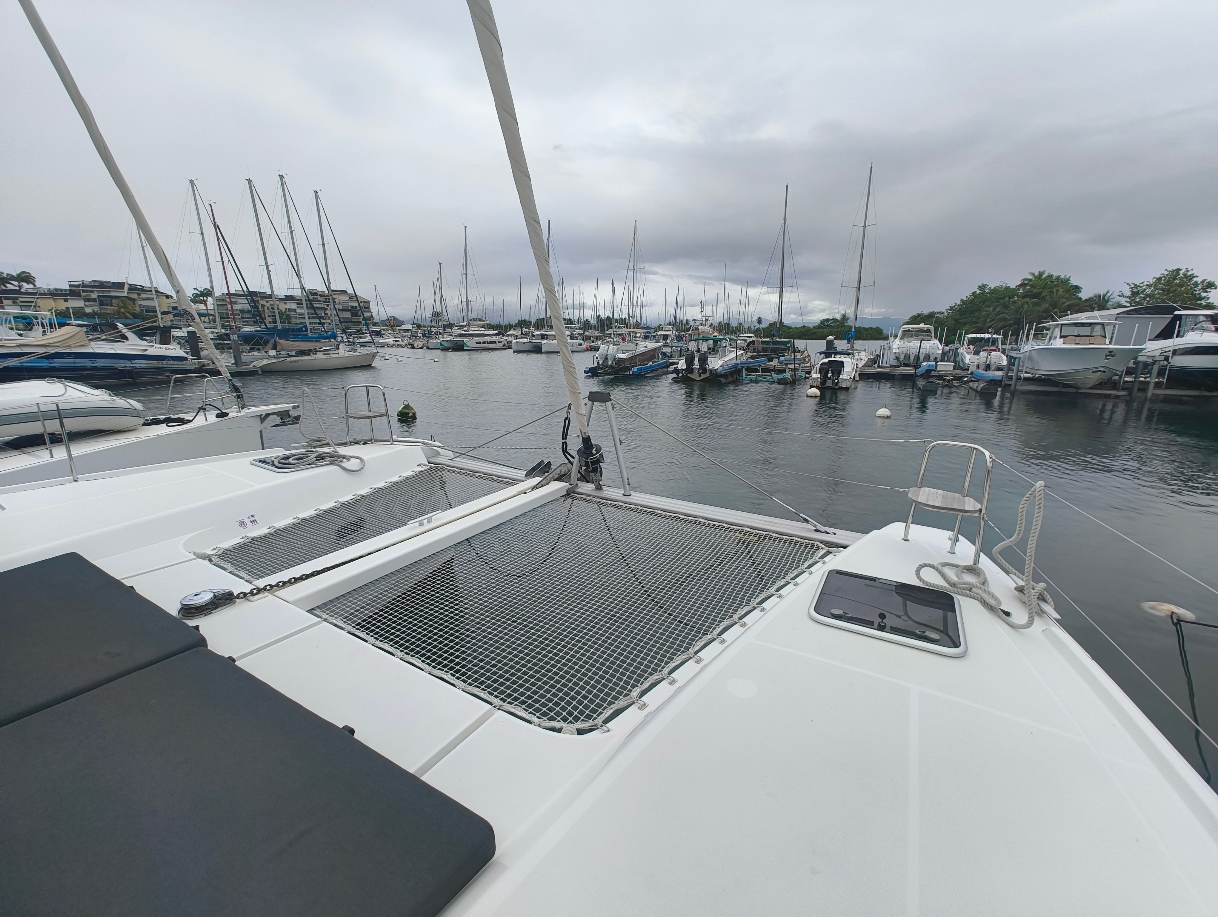 Lagoon 42 | Periwinkle