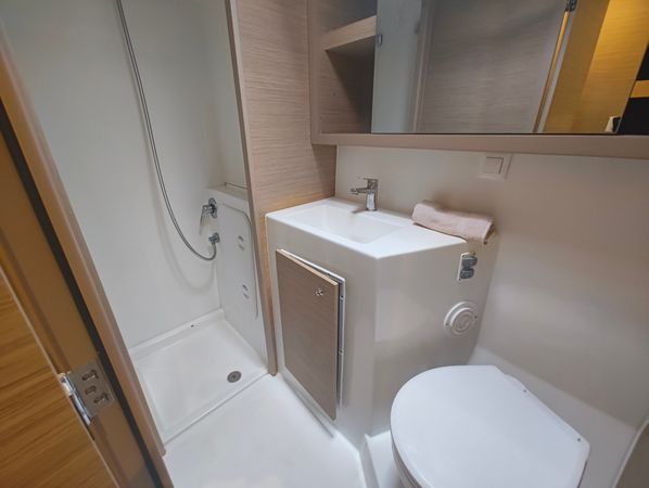 Lagoon 42 | Periwinkle
