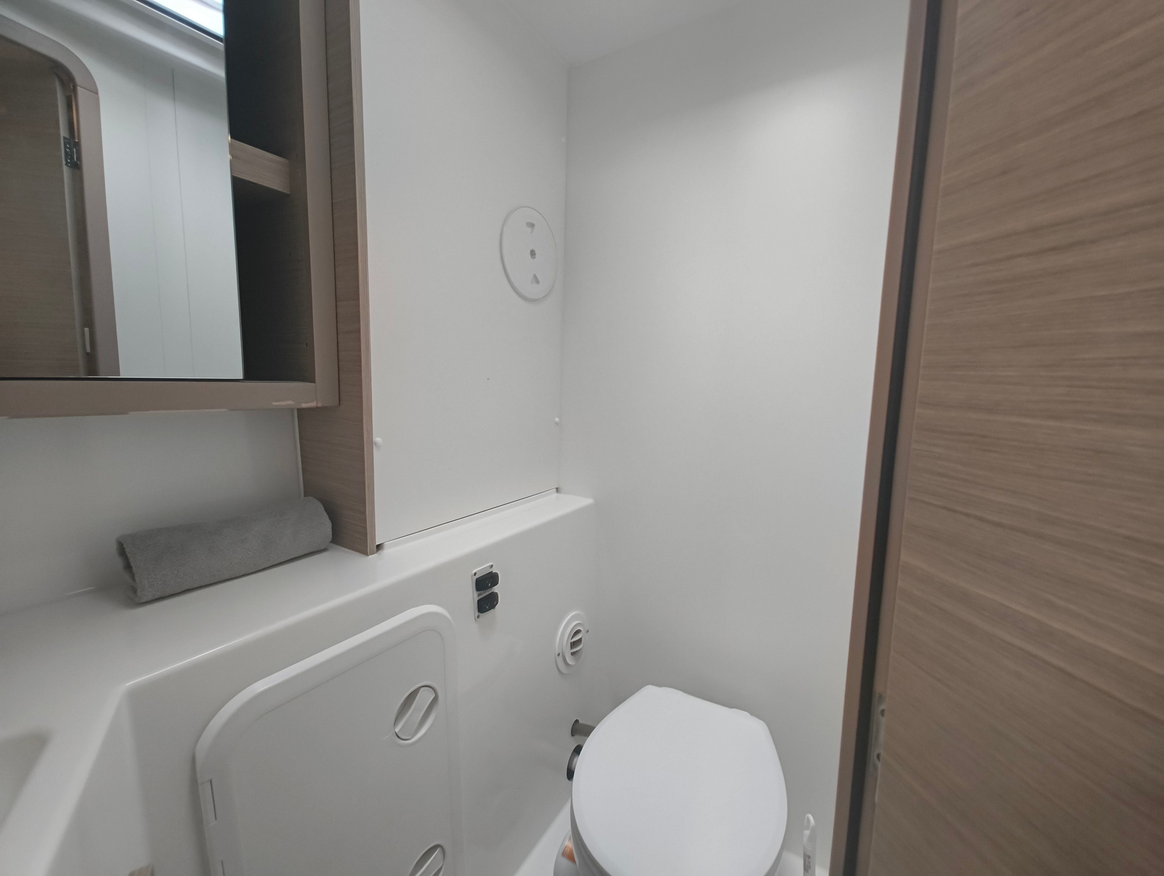 Lagoon 42 | Periwinkle